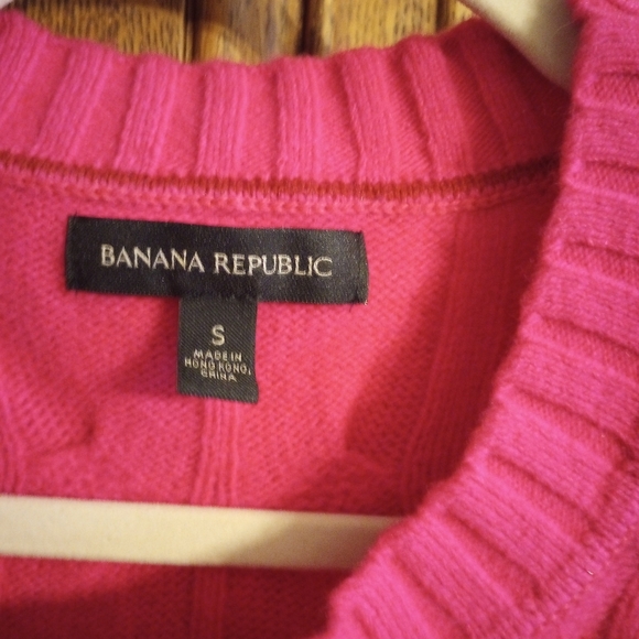 Banana Republic Sweater, Size Small Raspberry Excellent - Picture 2 of 7